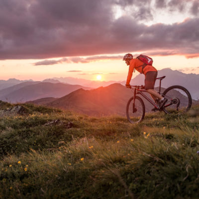 Radonnées VTT sur le massif des Vosges avec un couche de soleil